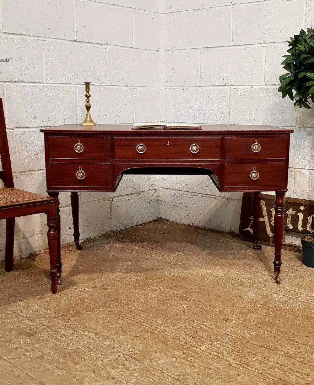 ANTIQUE REGENCY MAHOGANY KNEEHOLE DESK C1820