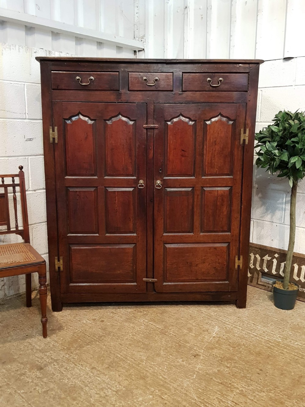ANTIQUE GEORGIAN PERIOD COUNTRY JOINED OAK CUPBOARD C1740