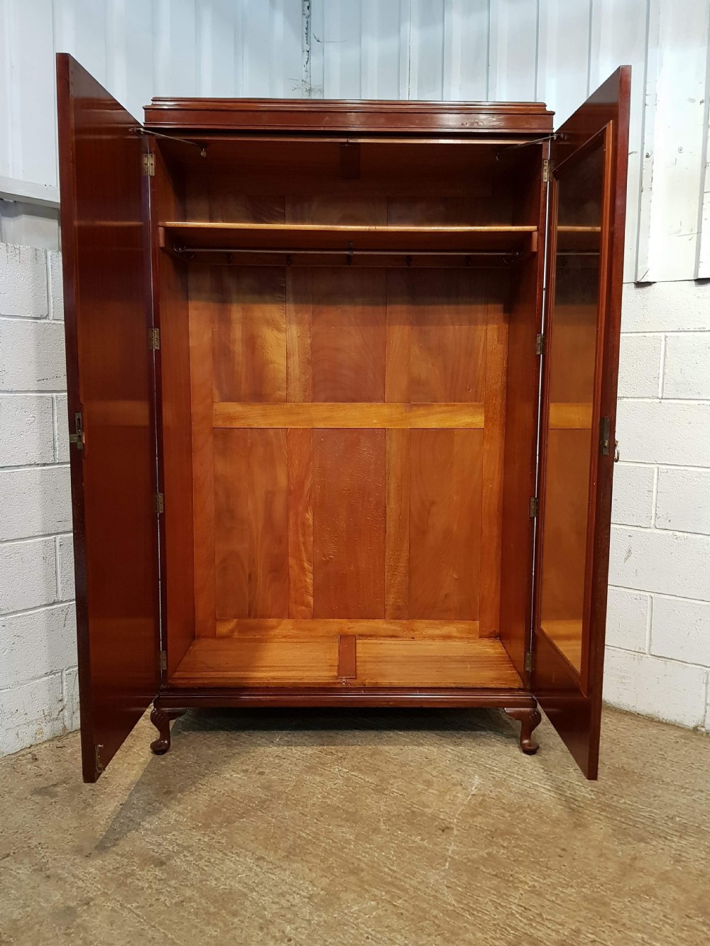 ANTIQUE EDWARDIAN MAHOGANY DOUBLE WARDROBE C1900 View III