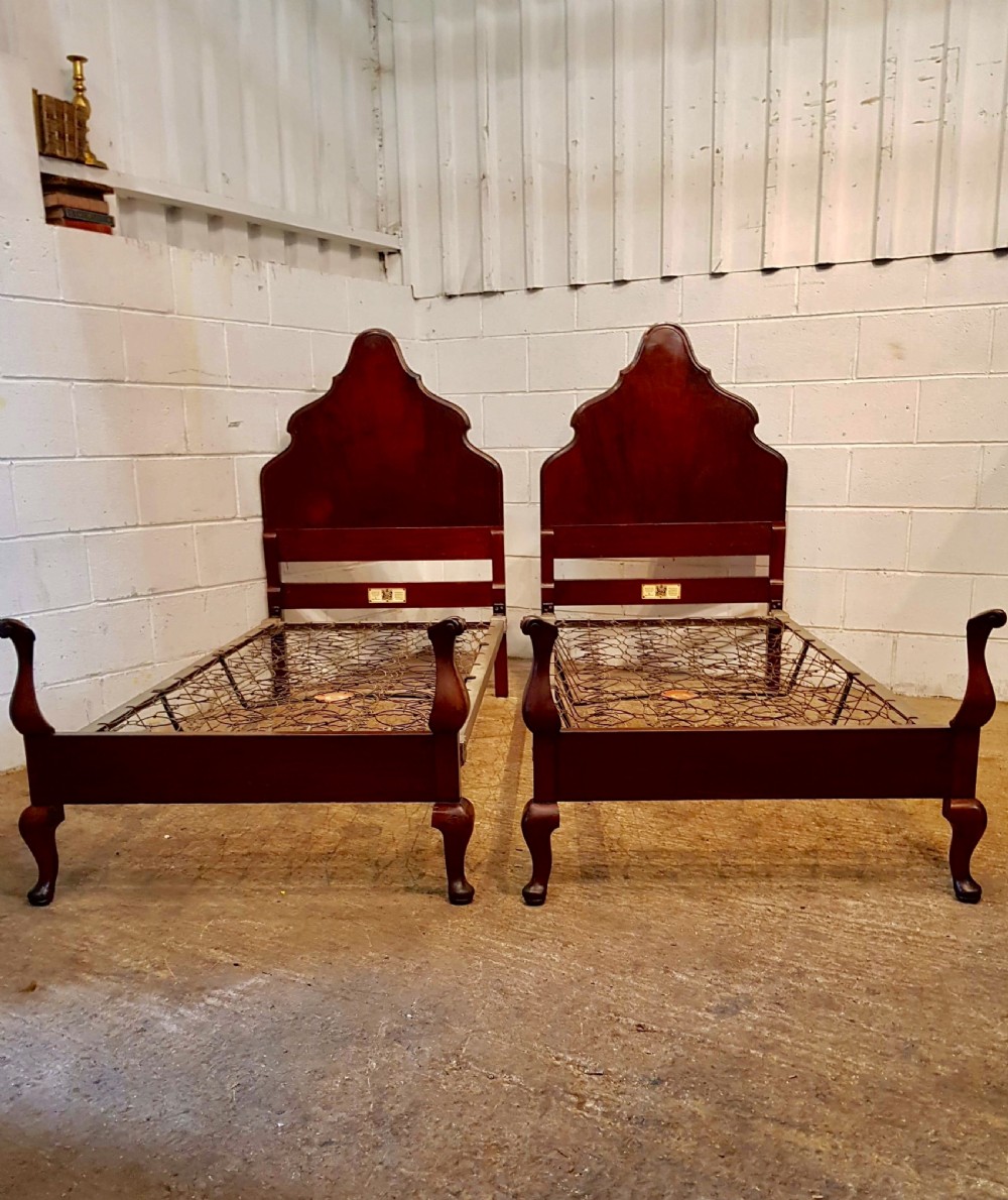 ANTIQUE PAIR MAHOGANY QUEEN ANNE STYLE SINGLE BEDS BY STAPLES C1920