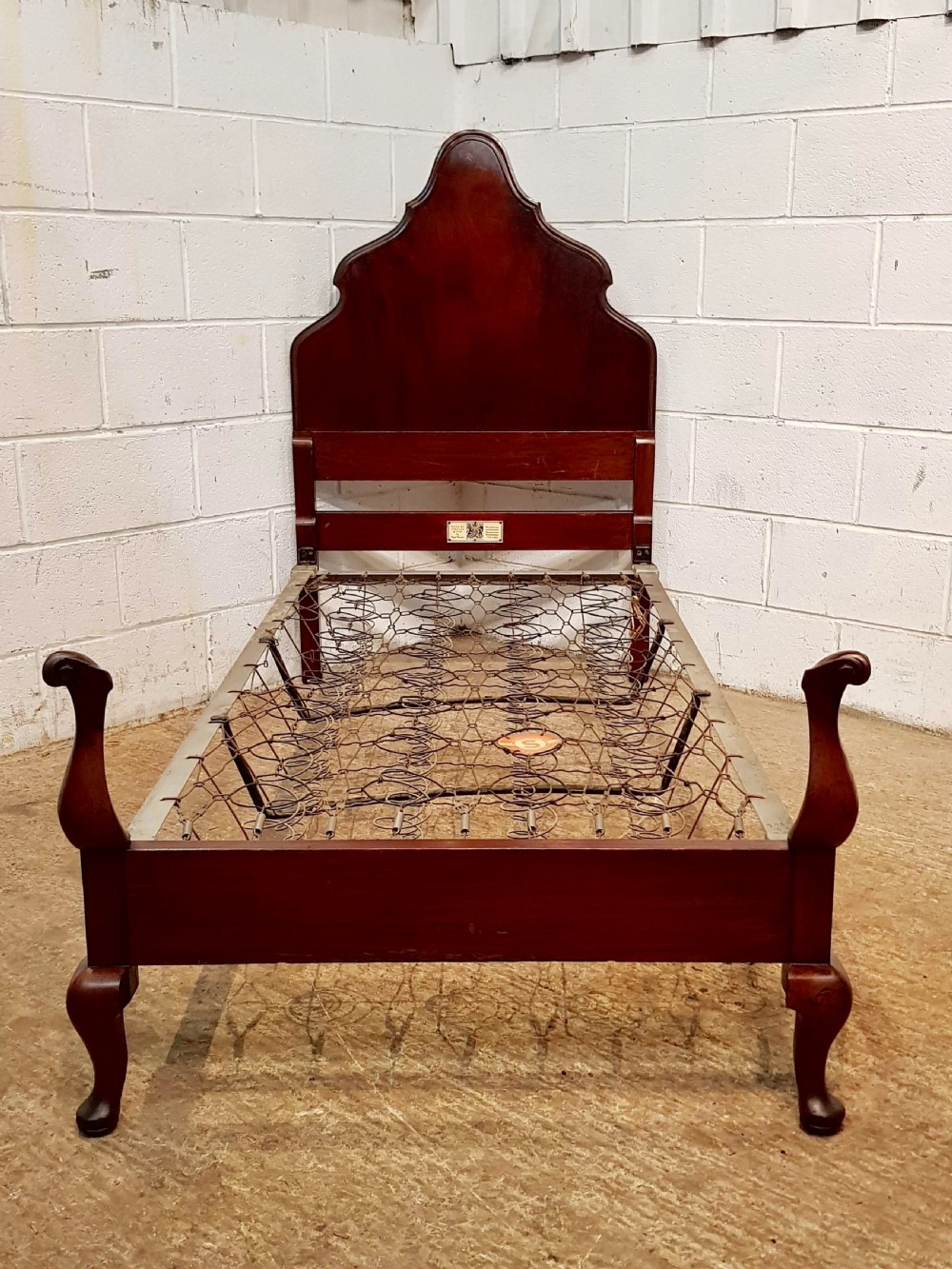ANTIQUE PAIR MAHOGANY QUEEN ANNE STYLE SINGLE BEDS BY STAPLES C1920 View II