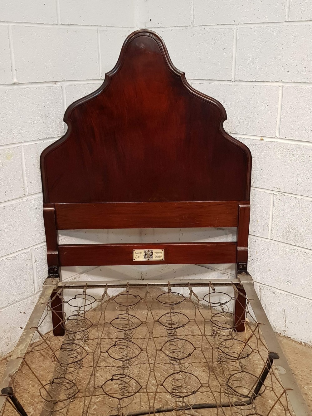 ANTIQUE PAIR MAHOGANY QUEEN ANNE STYLE SINGLE BEDS BY STAPLES C1920 View III