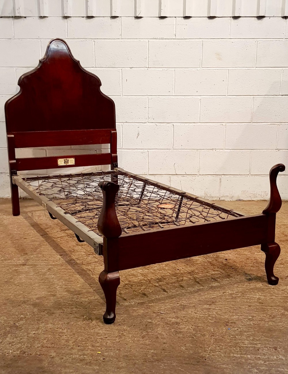 ANTIQUE PAIR MAHOGANY QUEEN ANNE STYLE SINGLE BEDS BY STAPLES C1920 View V