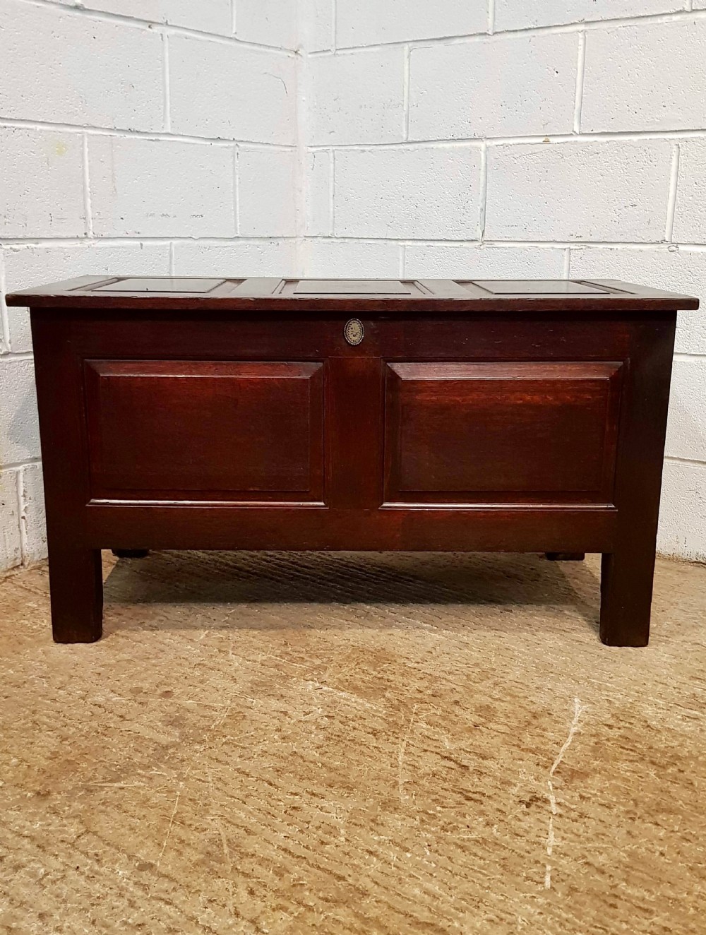 ANTIQUE GEORGIAN PERIOD JOINED OAK COFFER C1740