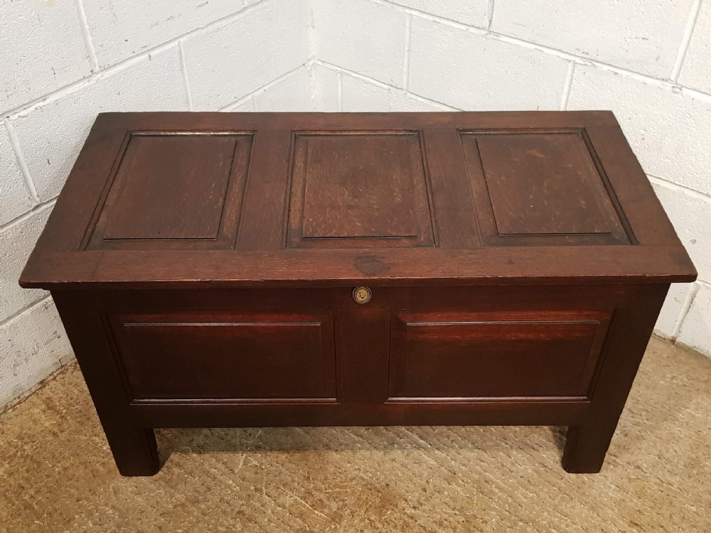 ANTIQUE GEORGIAN PERIOD JOINED OAK COFFER C1740 View II
