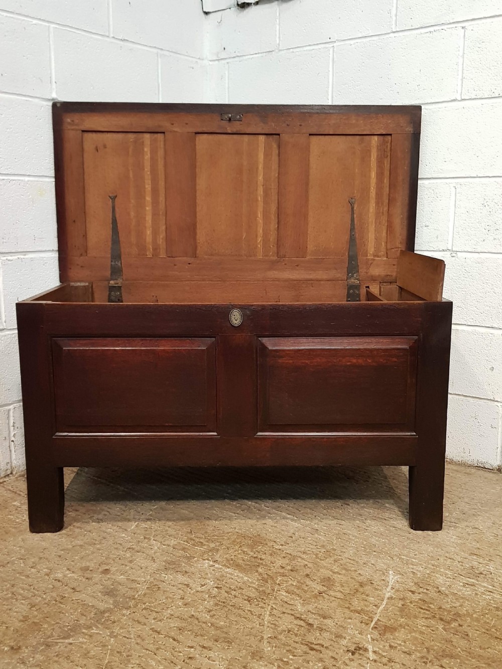 ANTIQUE GEORGIAN PERIOD JOINED OAK COFFER C1740 View IV