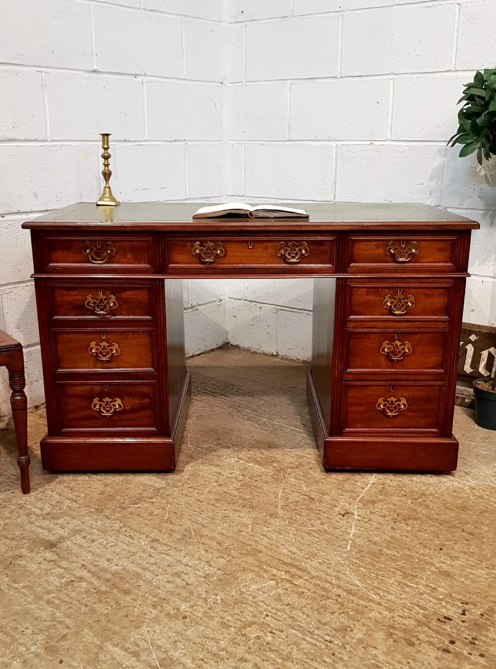 ANTIQUE LATE VICTORIAN MAHOGANY TWIN PEDESTAL DESK C1890