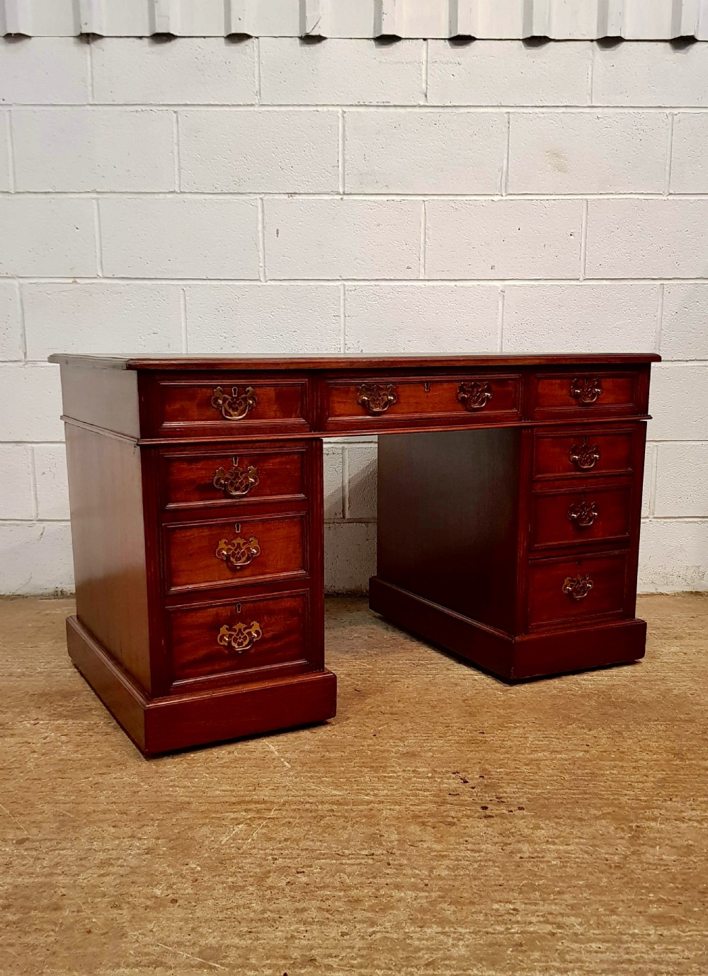 ANTIQUE LATE VICTORIAN MAHOGANY TWIN PEDESTAL DESK C1890 View III
