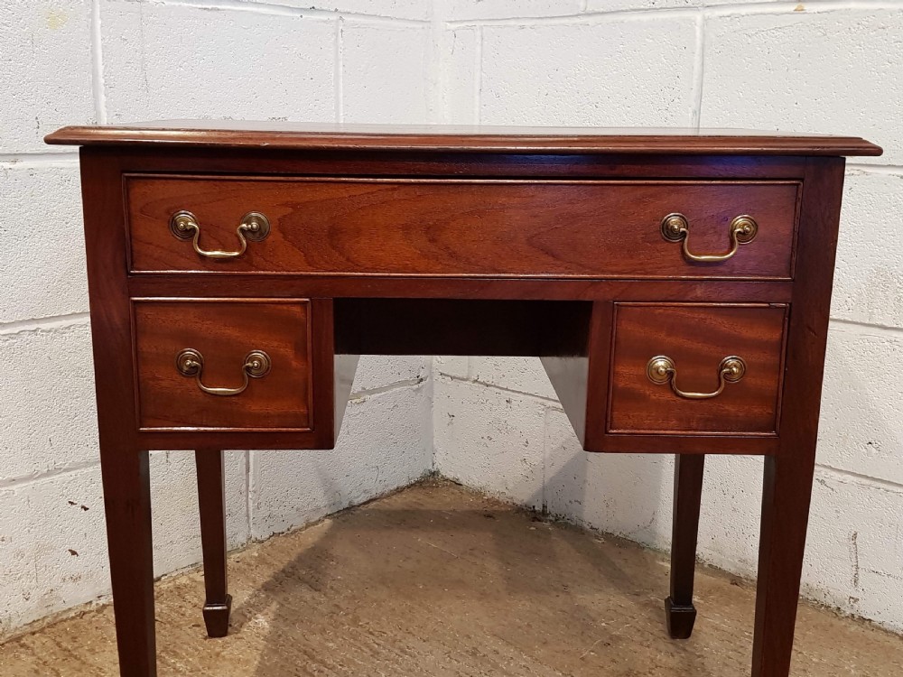 ANTIQUE LATE VICTORIAN SMALL MAHOGANY LOWBOY C1890 View III