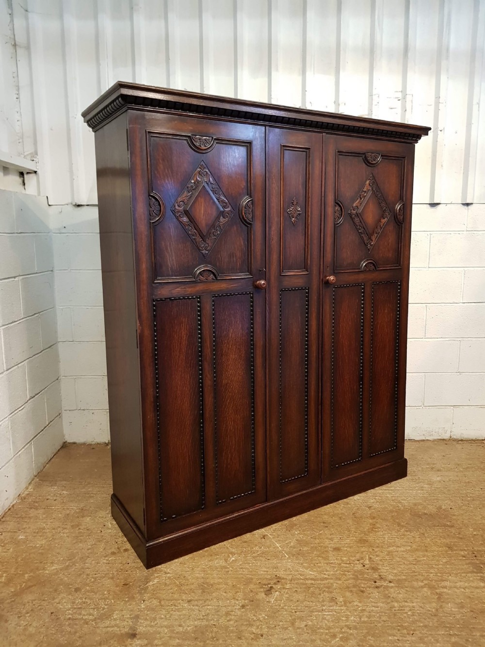 ANTIQUE EDWARDIAN CARVED OAK DOUBLE WARDROBE C1900 View III