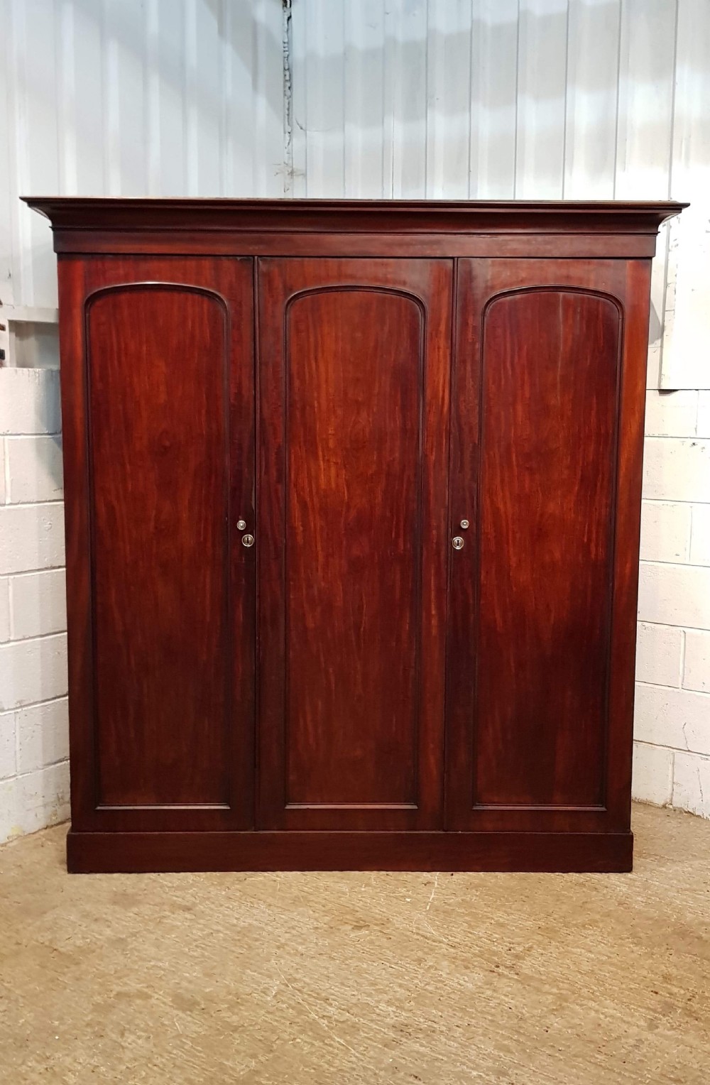 ANTIQUE VICTORIAN MAHOGANY TRIPLE WARDROBE C1880 View V