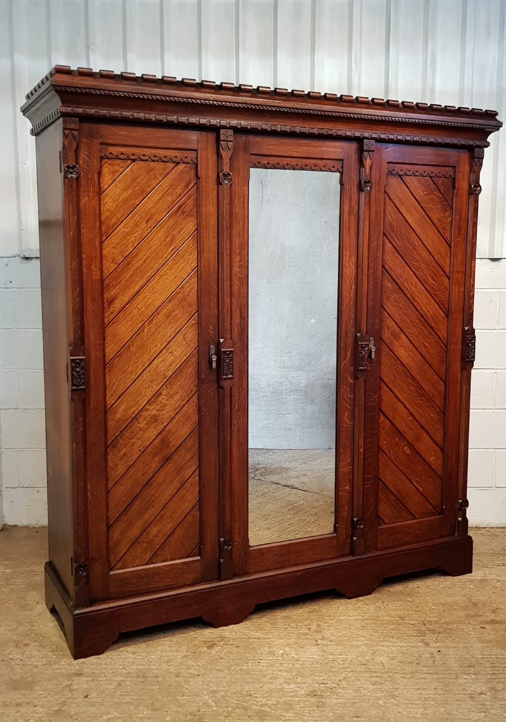 ANTIQUE AESTHETIC ARTS & CRAFTS OAK TRIPLE WARDROBE c1860 View III
