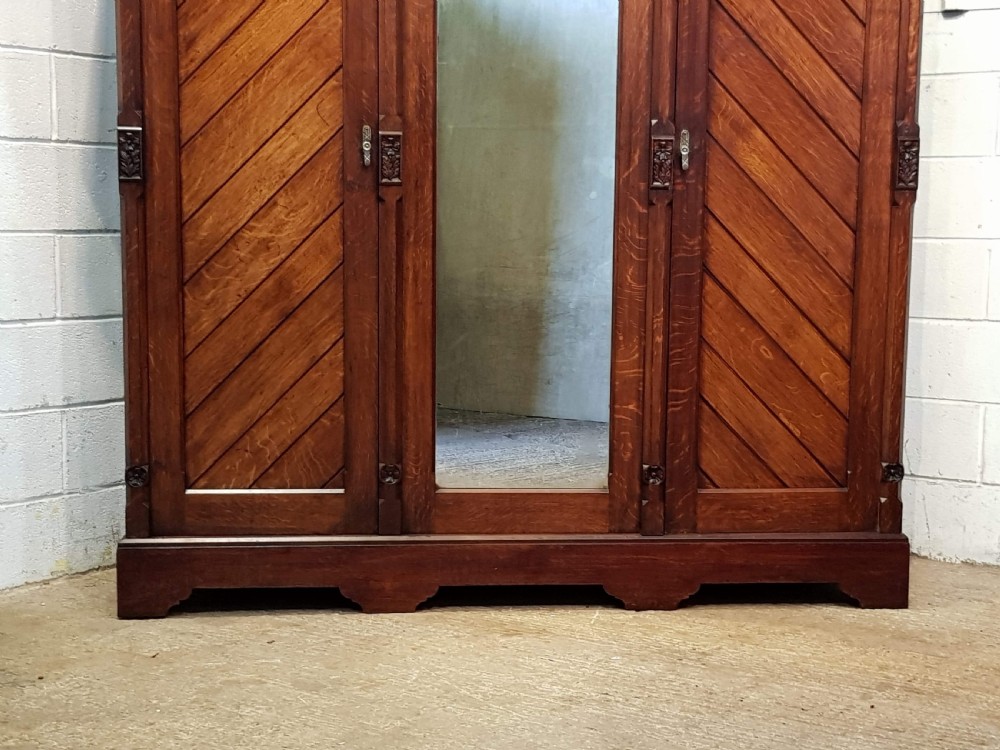 ANTIQUE AESTHETIC ARTS & CRAFTS OAK TRIPLE WARDROBE c1860 View VI