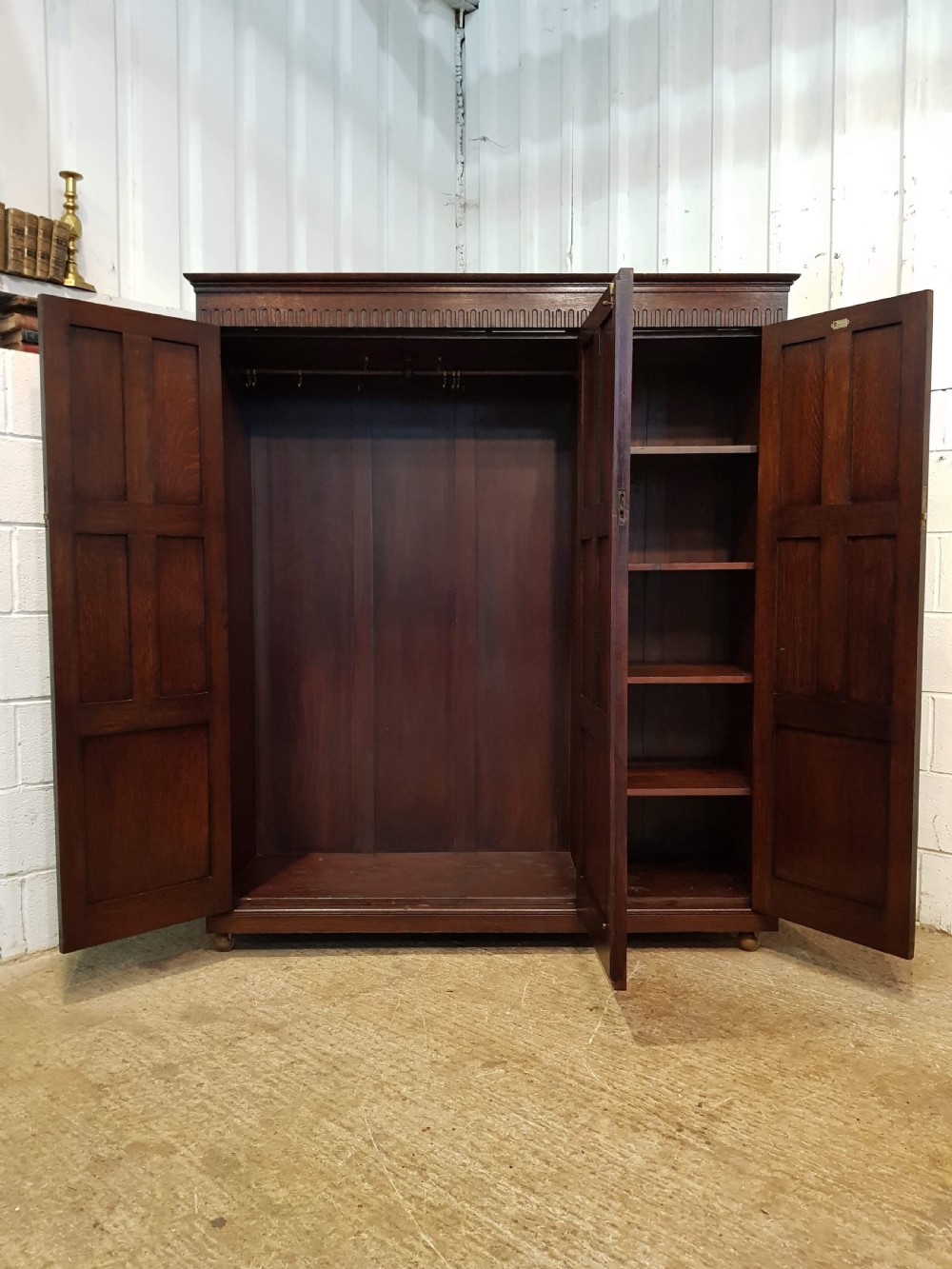 ANTIQUE EDWARDIAN OAK TRIPLE WARDROBE BY WARING & GILLOW C1900 View III