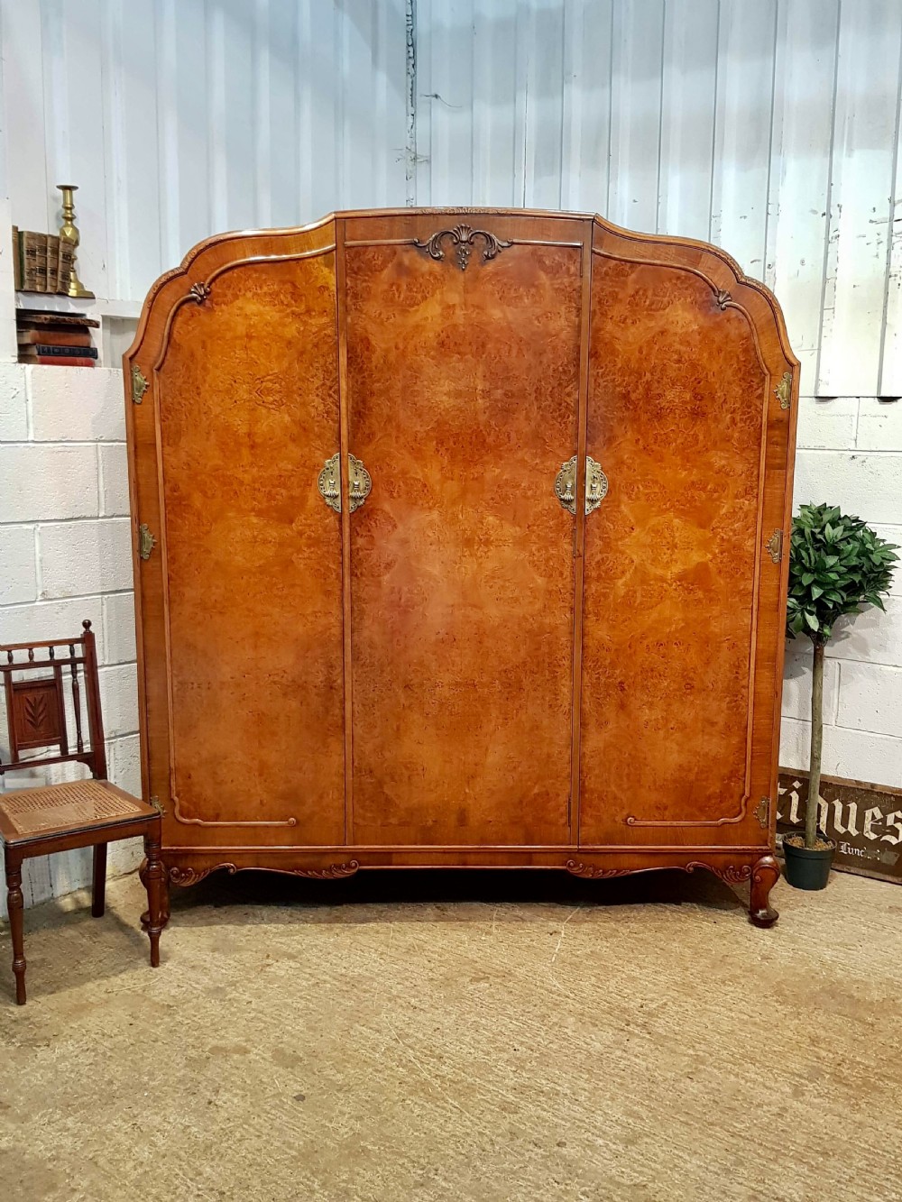 ANTIQUE QUEEN ANNE BURR WALNUT TRIPLE WARDOBE C1920