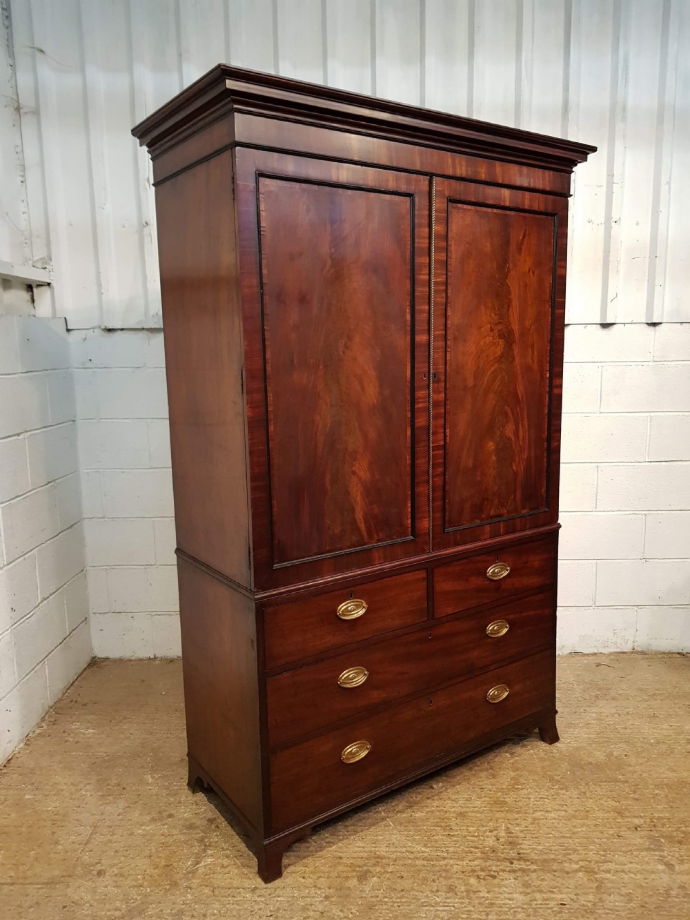 ANTIQUE REGENCY MAHOGANY LINEN CLOTHES PRESS C1820 View V
