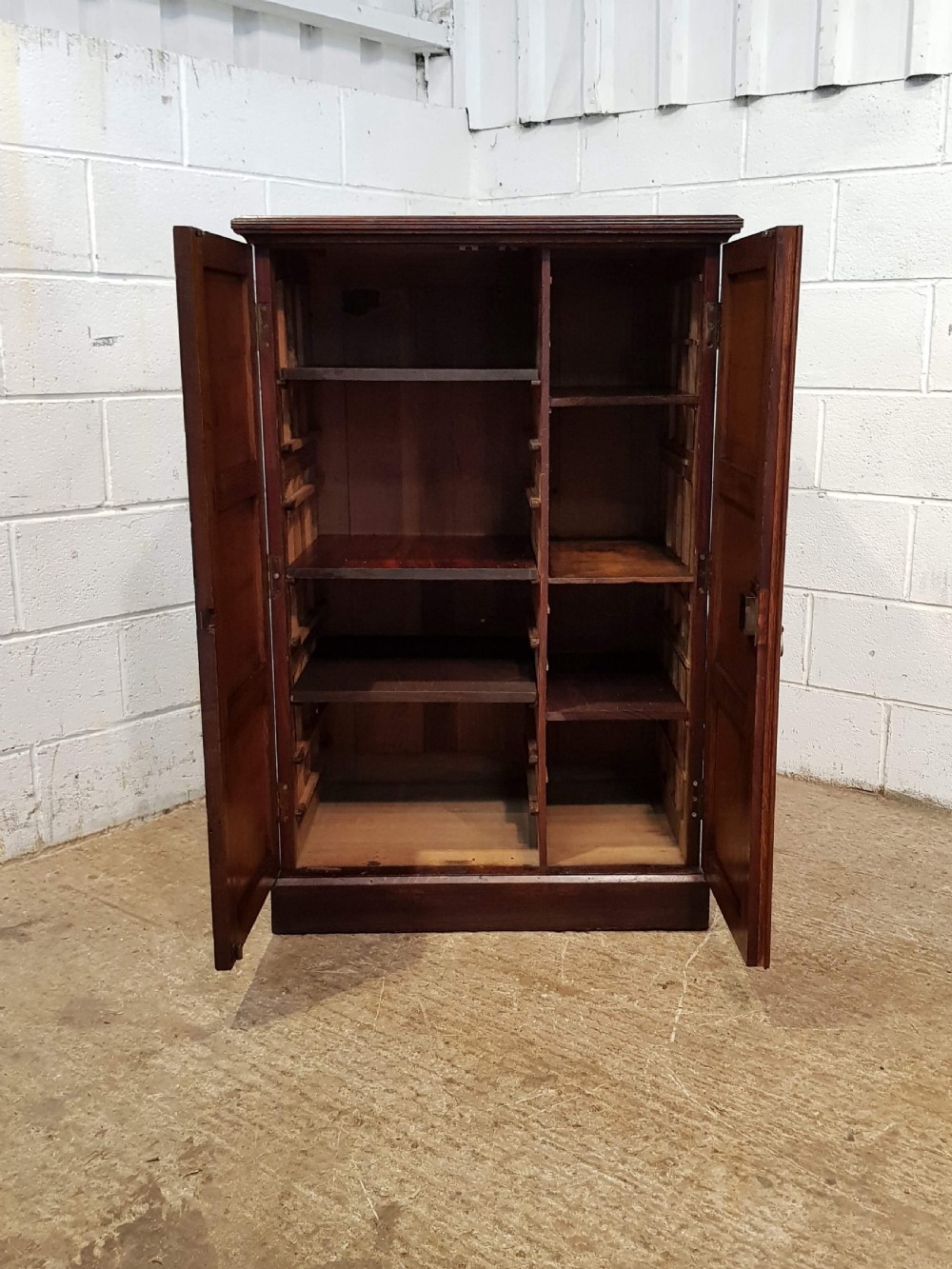 AMTIQUE VICTORIAN PANELLED OAK CUPBOARD C1880 View III