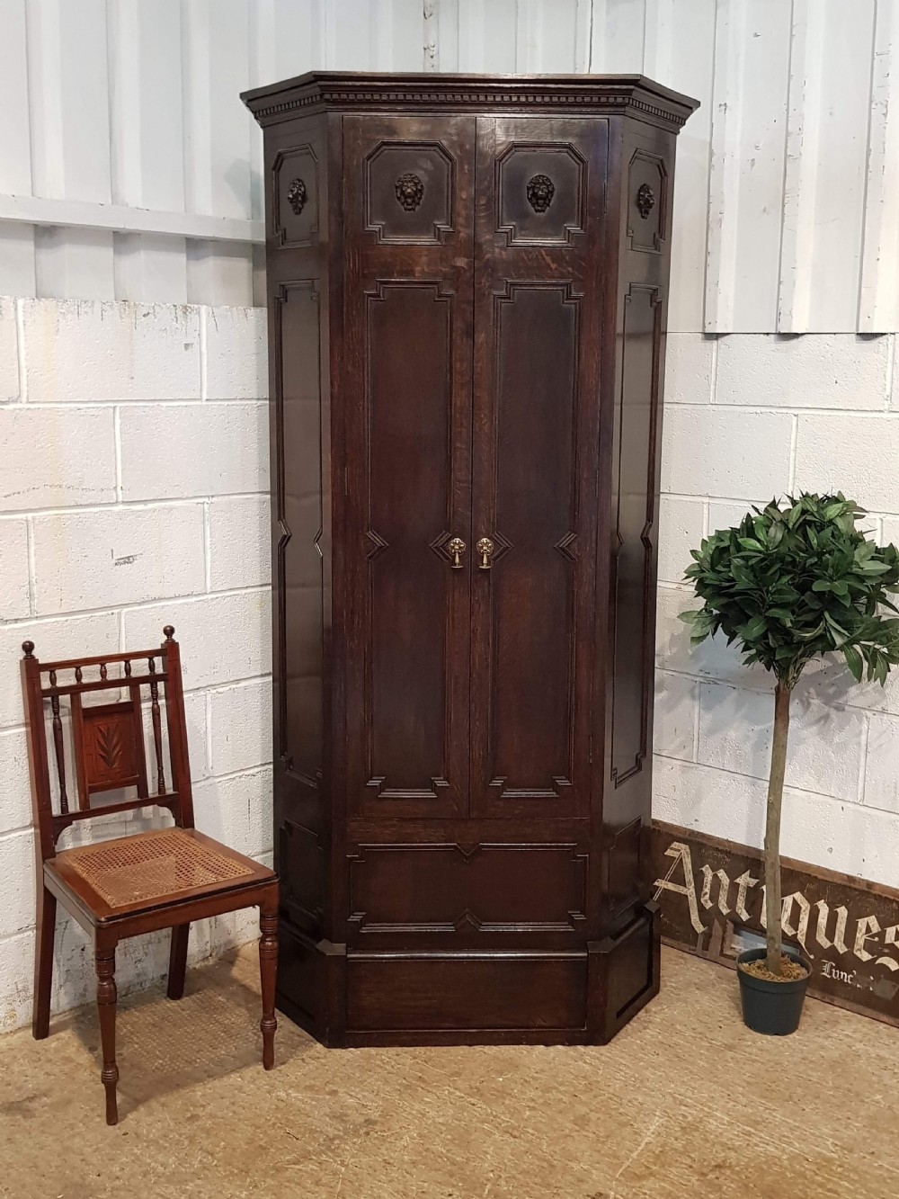 ANTIQUE EDWARDIAN CARVED OAK HALL WARDROBE WITH LION MASKs C1900