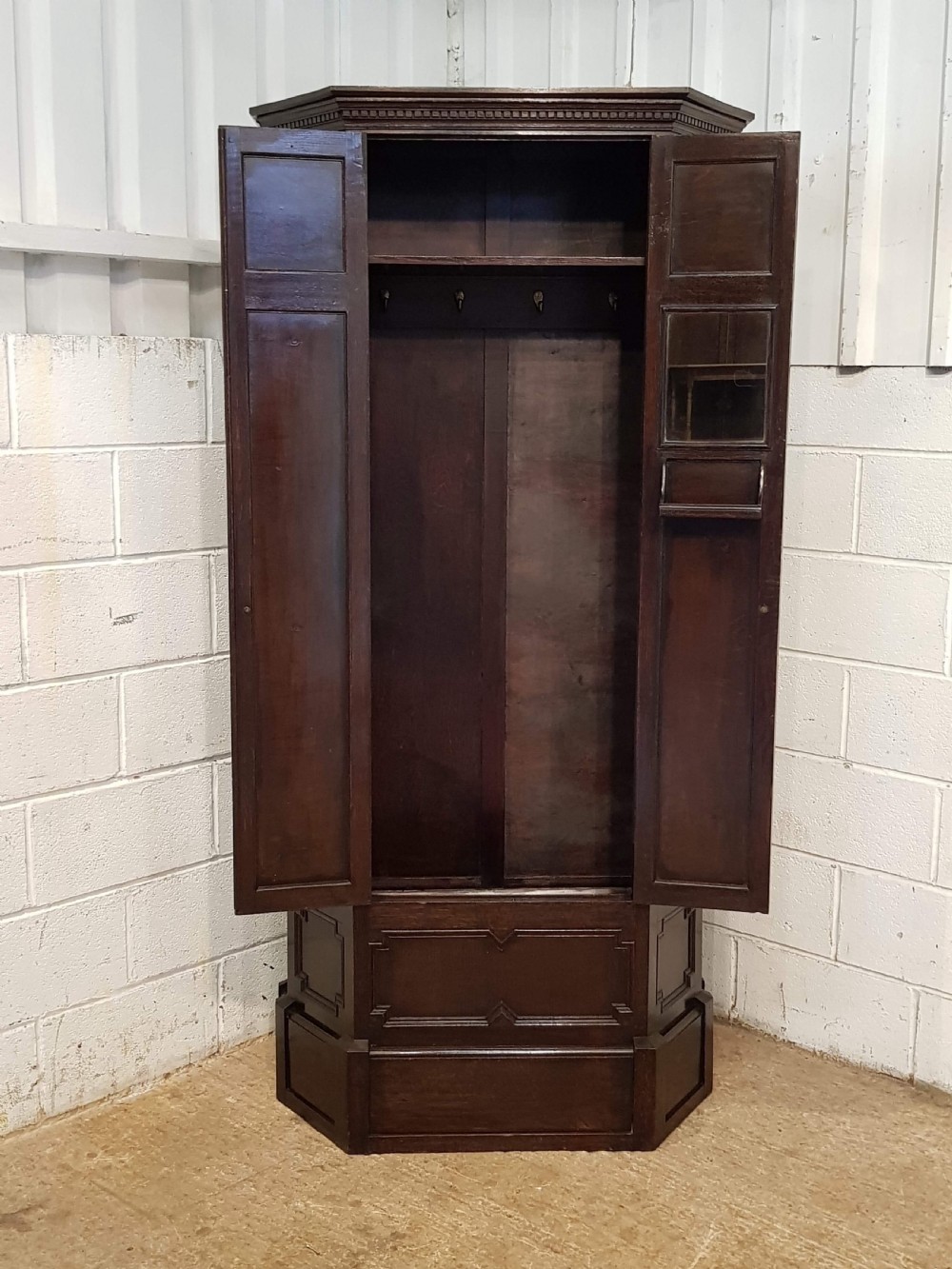 ANTIQUE EDWARDIAN CARVED OAK HALL WARDROBE WITH LION MASKs C1900 View II