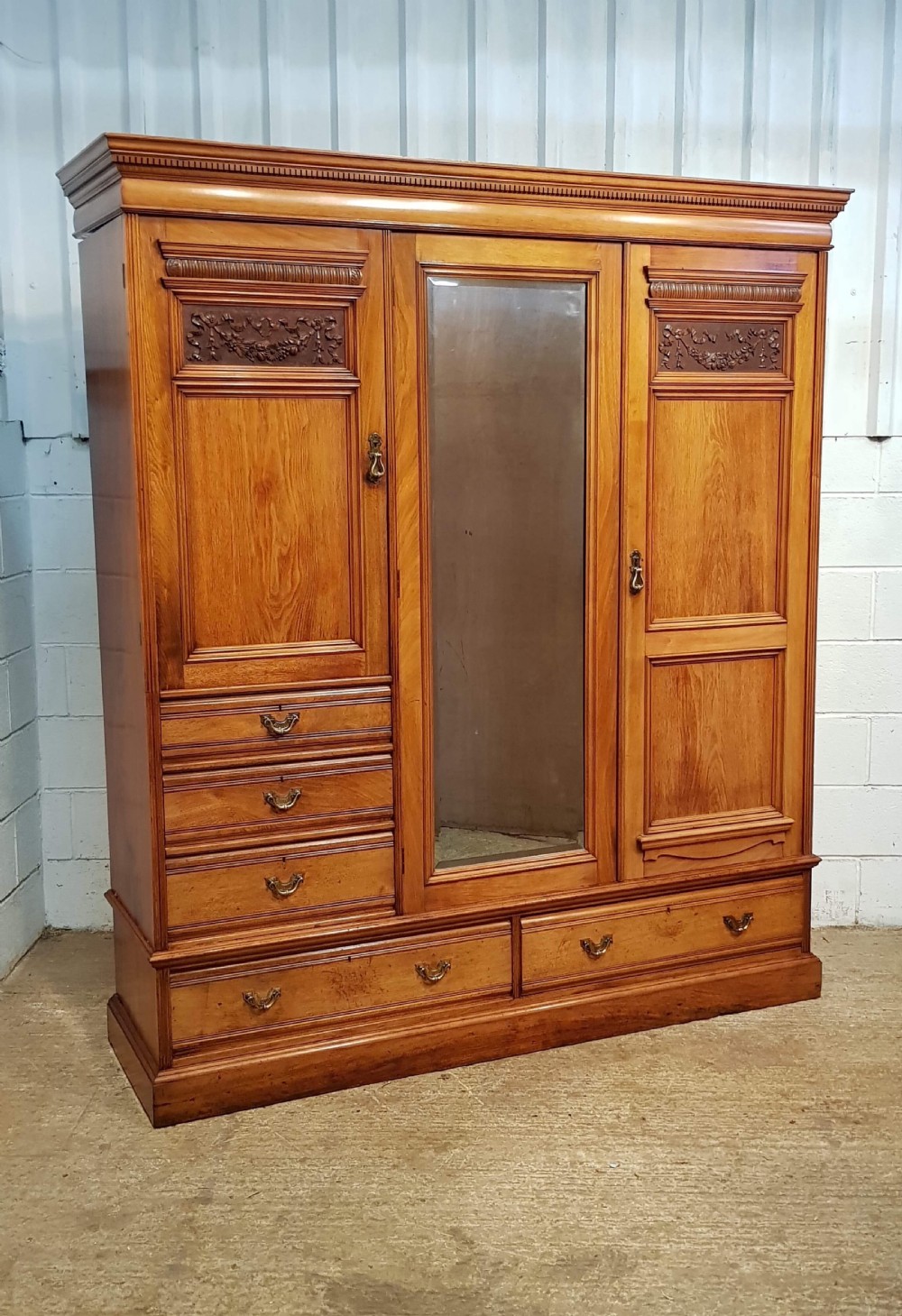 ANTIQUE LATE VICTORIAN WALNUT TRIPLE WARDROBE BY MARSH JONES & CRIBB C1890 View V