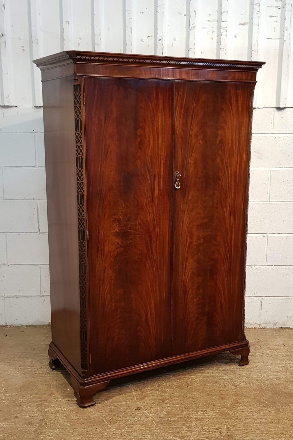 ANTIQUE FLAMED MAHOGANY CHIPPENDALE STYLE LOW DOUBLE WARDROBE C1920 View III