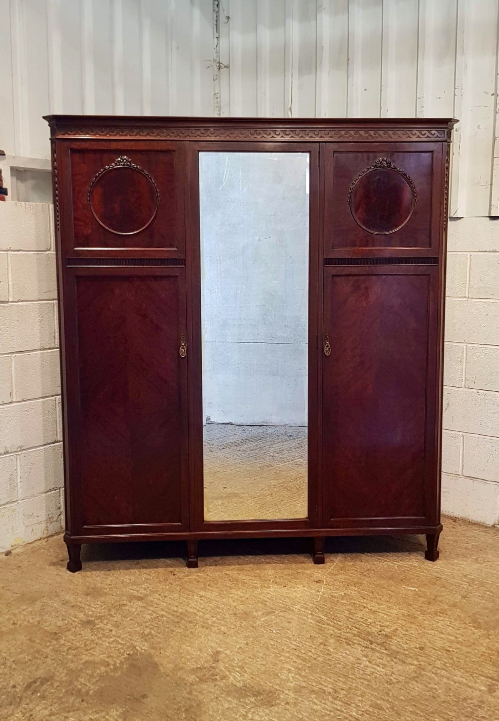 ANTIQUE EDWARDIAN MAHOGANY TRIPLE WARDROBE C1900 View V