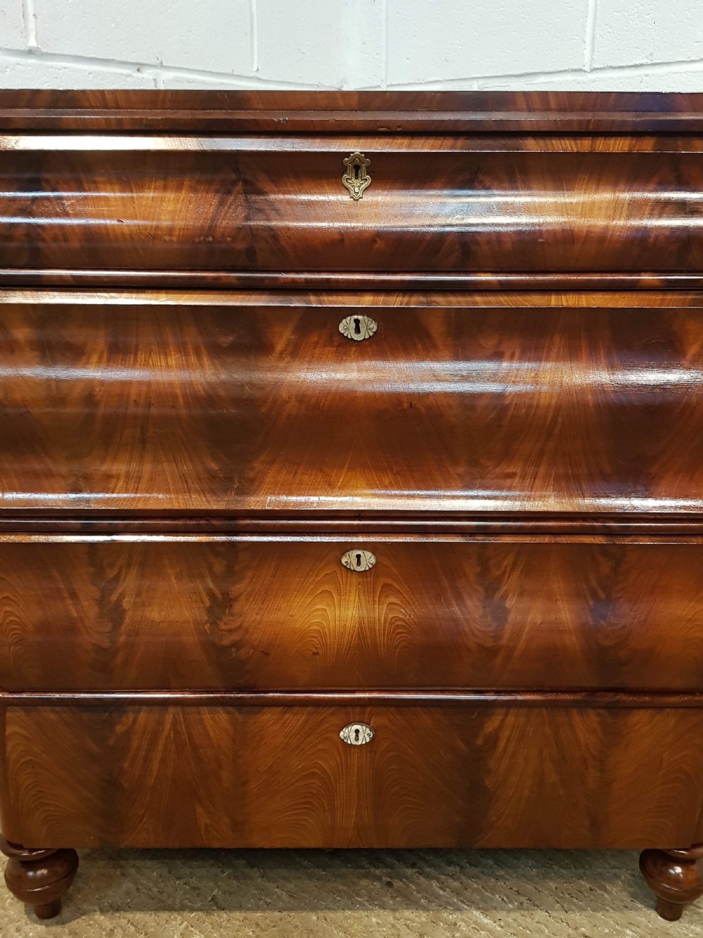 ANTIQUE 19TH CENTURY BIEDERMEIER MAHOGANY CHEST OF DRAWERS C1830 View V