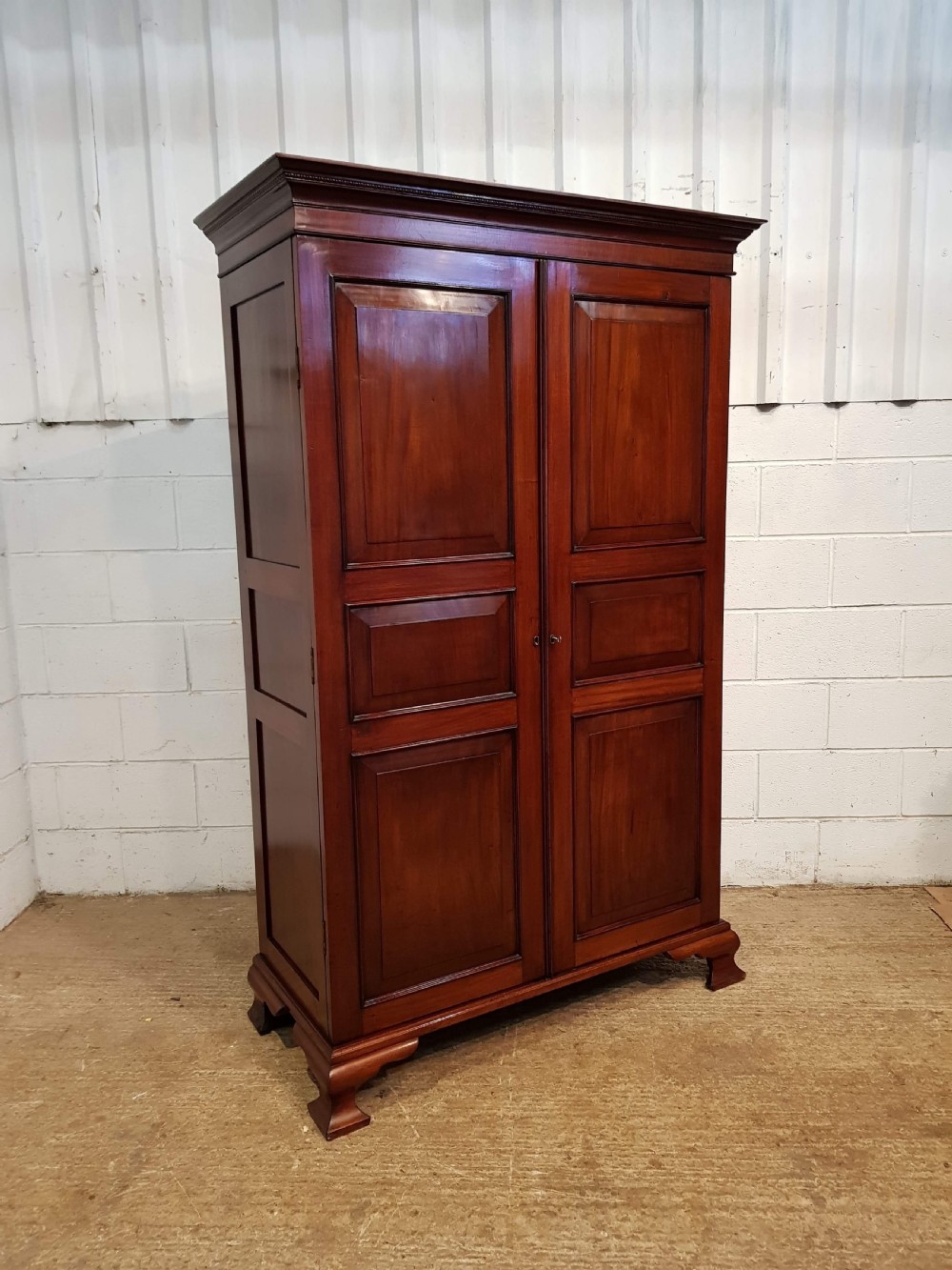 ANTIQUE EDWARDIAN MAHOGANY DOUBLE WARDROBE C1900 View V