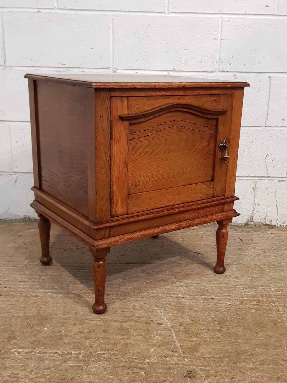ANTIQUE PAIR ARTS & CRAFTS OAK BEDSIDE CABINETS C1890 View V
