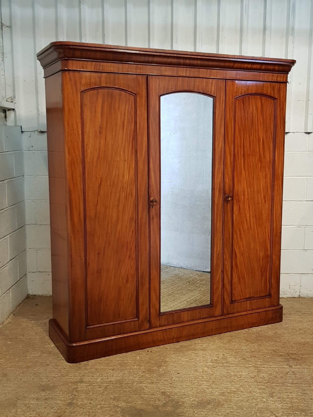 ANTIQUE VICTORIAN MAHOGANY TRIPLE WARDROBE COMPACTUM C1880 View III