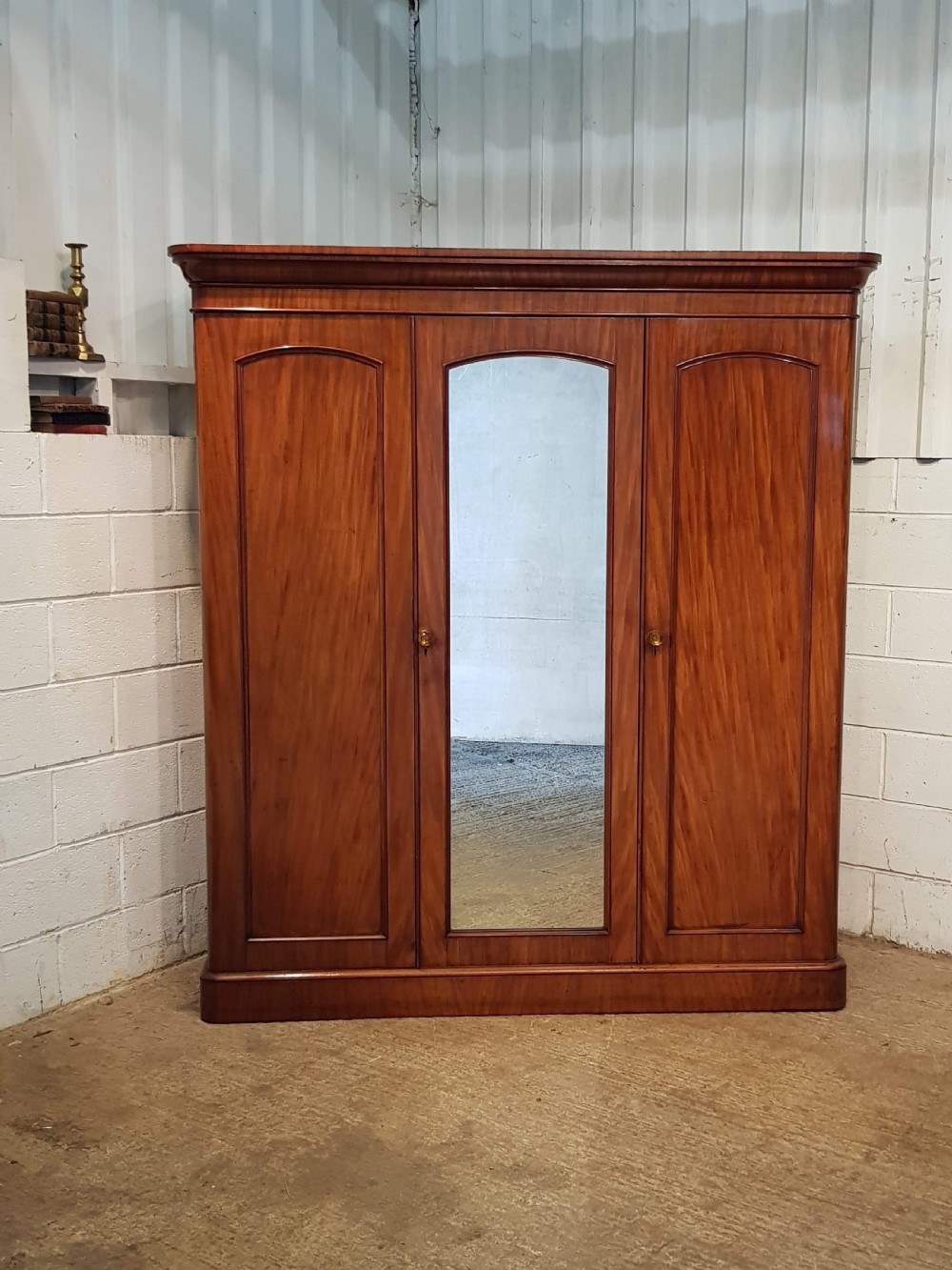 ANTIQUE VICTORIAN MAHOGANY TRIPLE WARDROBE COMPACTUM C1880 View V