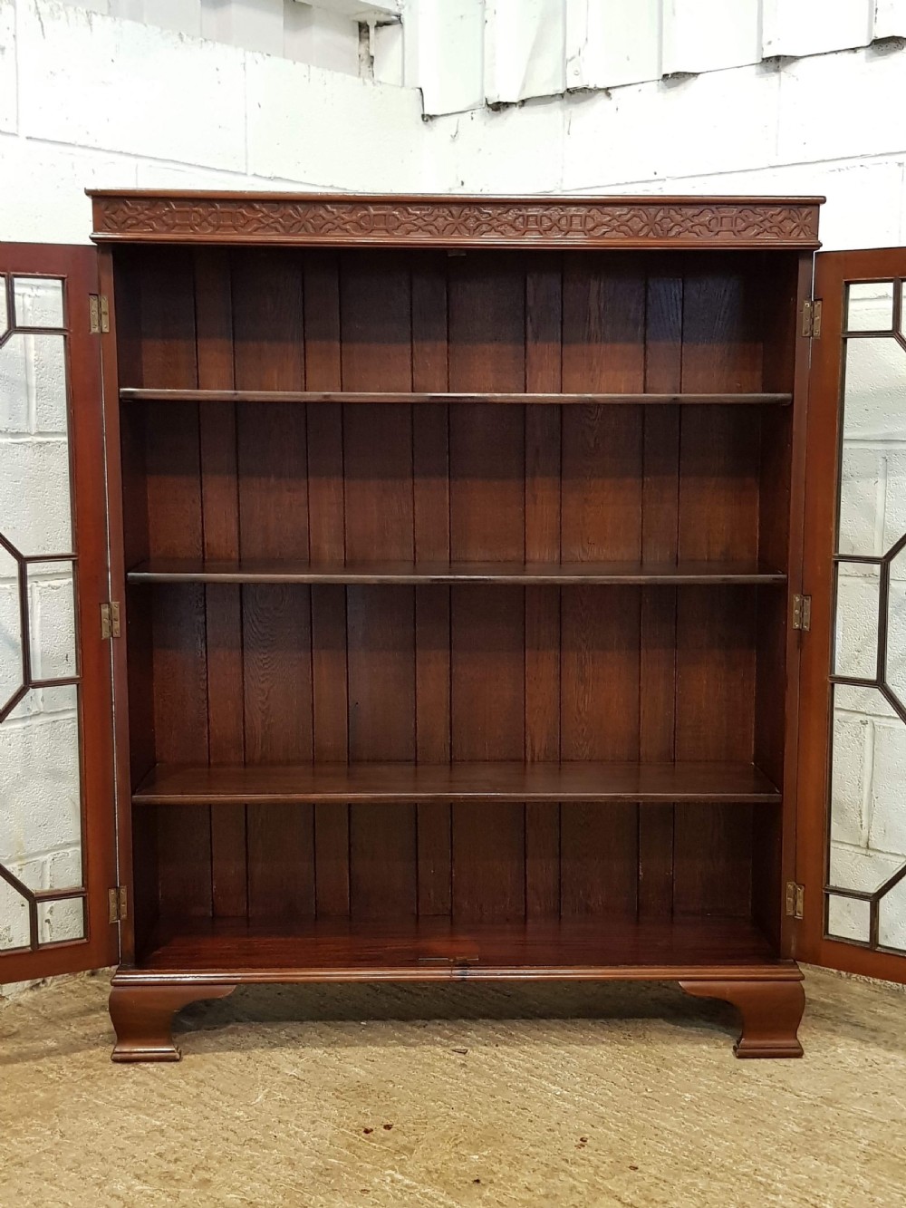 ANTIQUE EDWARDIAN CHIPPENDALE MAHOGANY ASTRAGAL GLAZED BOOKCASE C1900 View IV