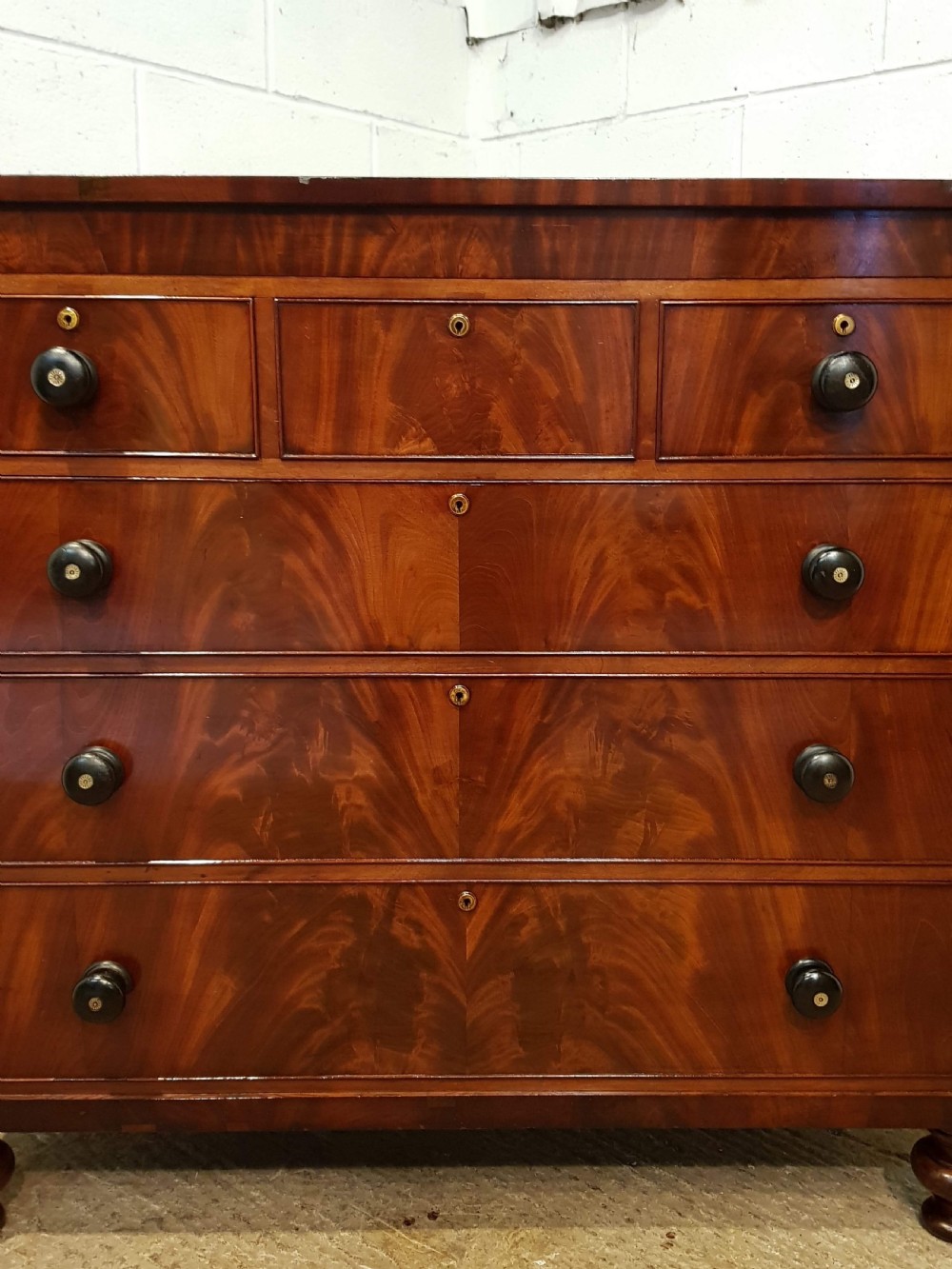 ANTIQUE EARLY VICTORIAN FLAMED MAHOGANY CHEST OF DRAWERS C1850 View V