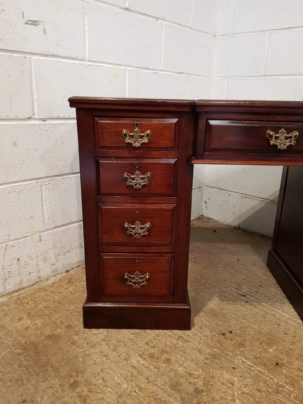 ANTIQUE EDWARDIAN MAHOGANY BREAKFRONT LEATHER TOP TWIN PEDASTAL DESK C1900 View IV