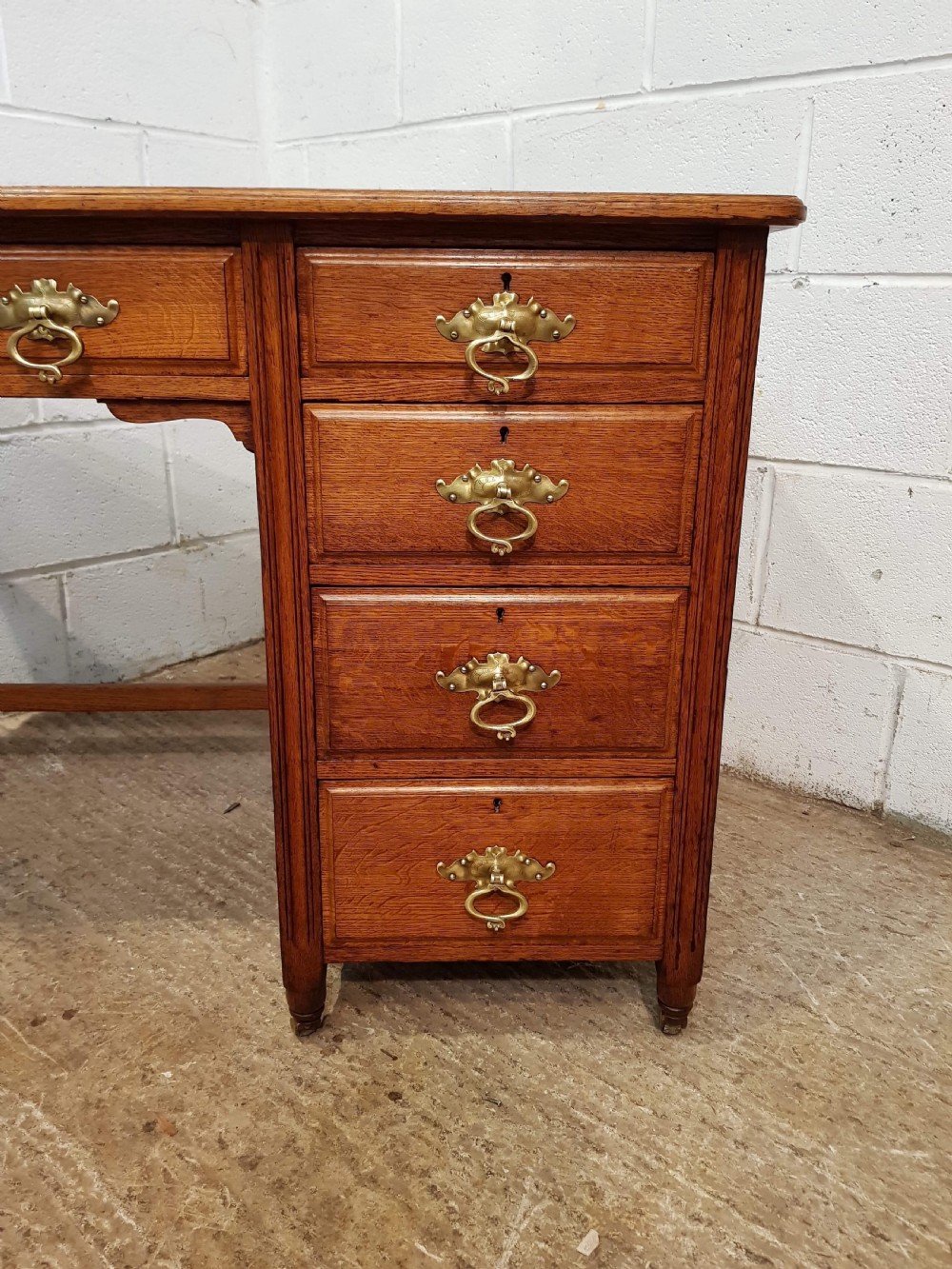 ANTIQUE LATE VICTORIAN OAK SINGLE PEDASTAL DESK C1890 View IV