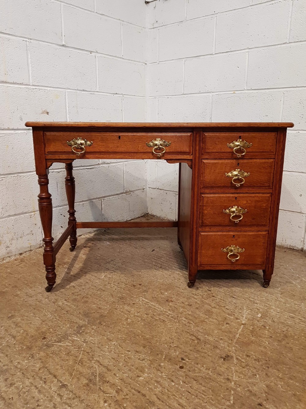 ANTIQUE LATE VICTORIAN OAK SINGLE PEDASTAL DESK C1890 View V