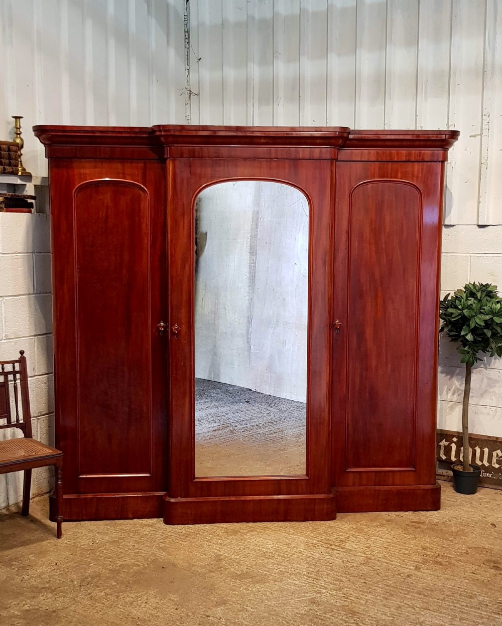 ANTIQUE VICTORIAN MAHOGANY BREAKFRONT TRIPLE WARDROBE COMPACTUM C1880