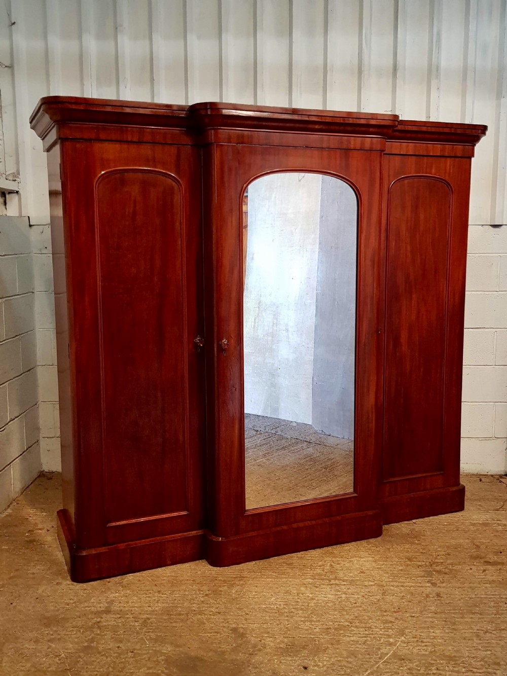 ANTIQUE VICTORIAN MAHOGANY BREAKFRONT TRIPLE WARDROBE COMPACTUM C1880 View II