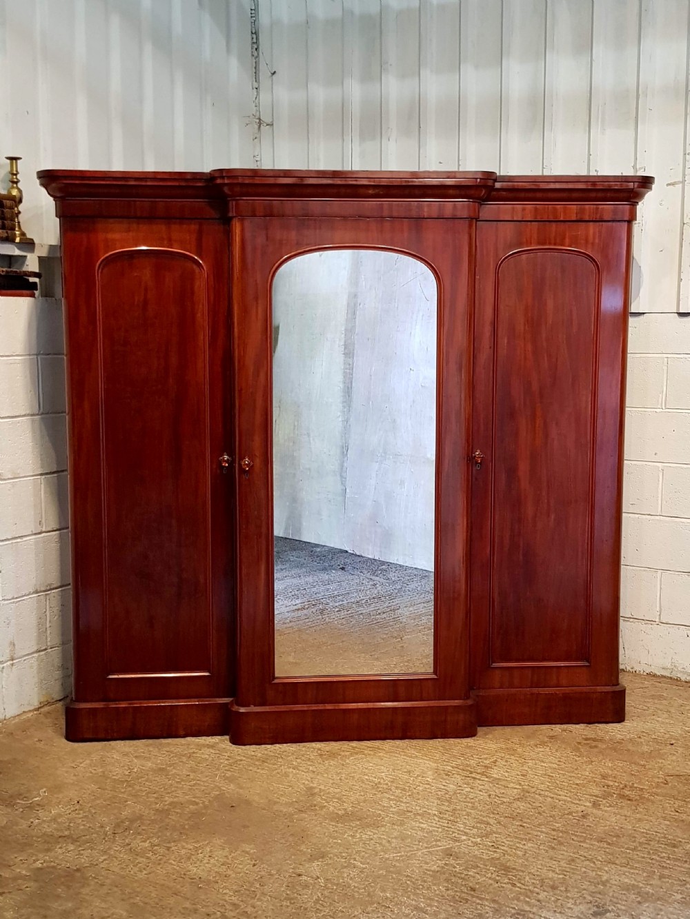 ANTIQUE VICTORIAN MAHOGANY BREAKFRONT TRIPLE WARDROBE COMPACTUM C1880 View V