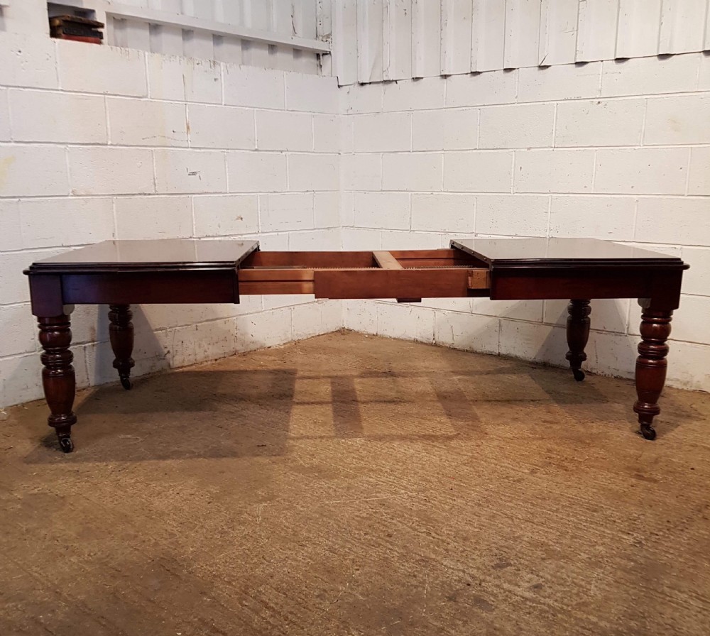 ANTIQUE VICTORIAN MAHOGANY EXTENDING DINING TABLE SEATS UP TO 10-12. C1880 View III