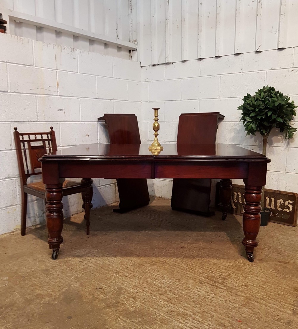 ANTIQUE VICTORIAN MAHOGANY EXTENDING DINING TABLE SEATS UP TO 10-12. C1880 View V