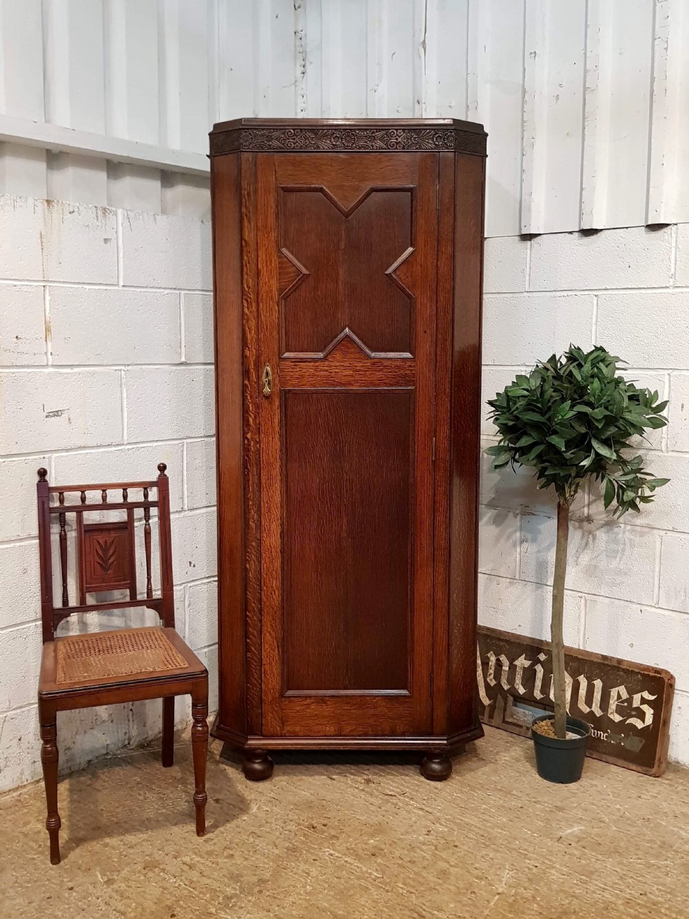 ANTIQUE GEOMETRIC OAK HALL WARDROBE C1920