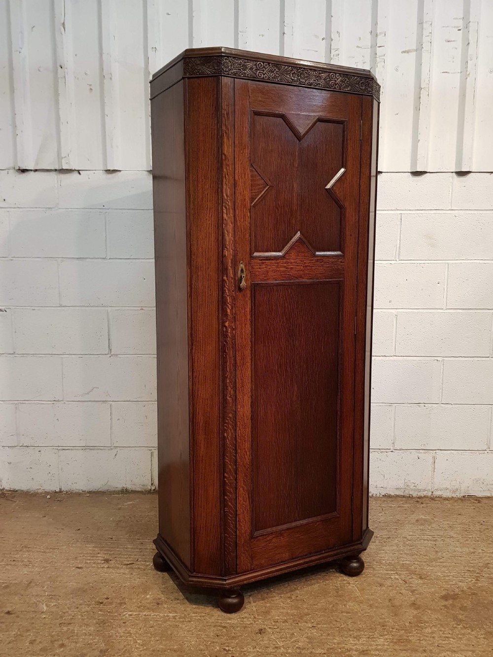 ANTIQUE GEOMETRIC OAK HALL WARDROBE C1920 View II