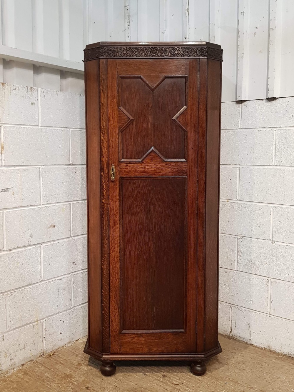 ANTIQUE GEOMETRIC OAK HALL WARDROBE C1920 View V