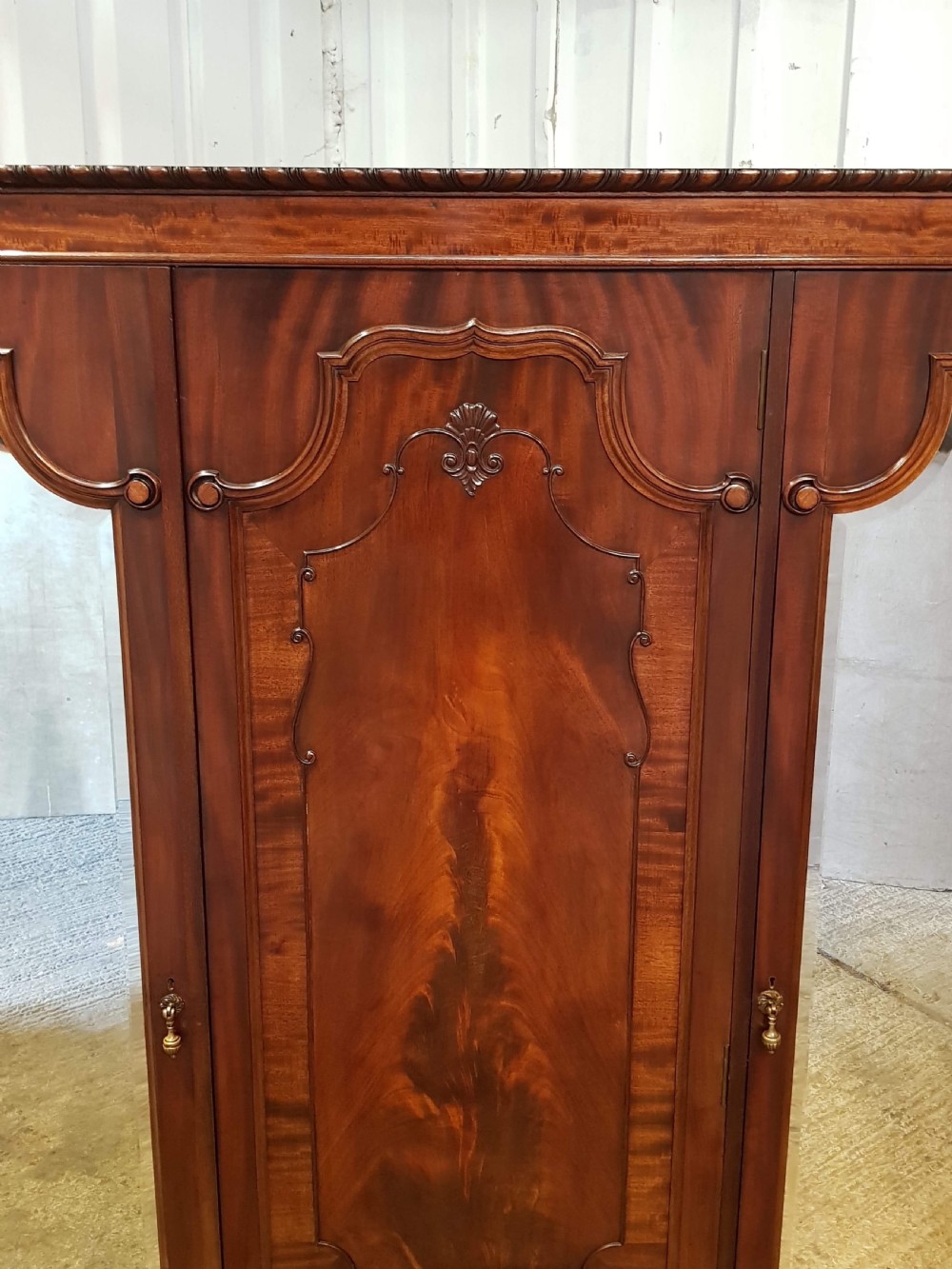 ANTIQUE VICTORIAN FLAMED MAGOGANY TRIPLE WARDROBE C1890 View III