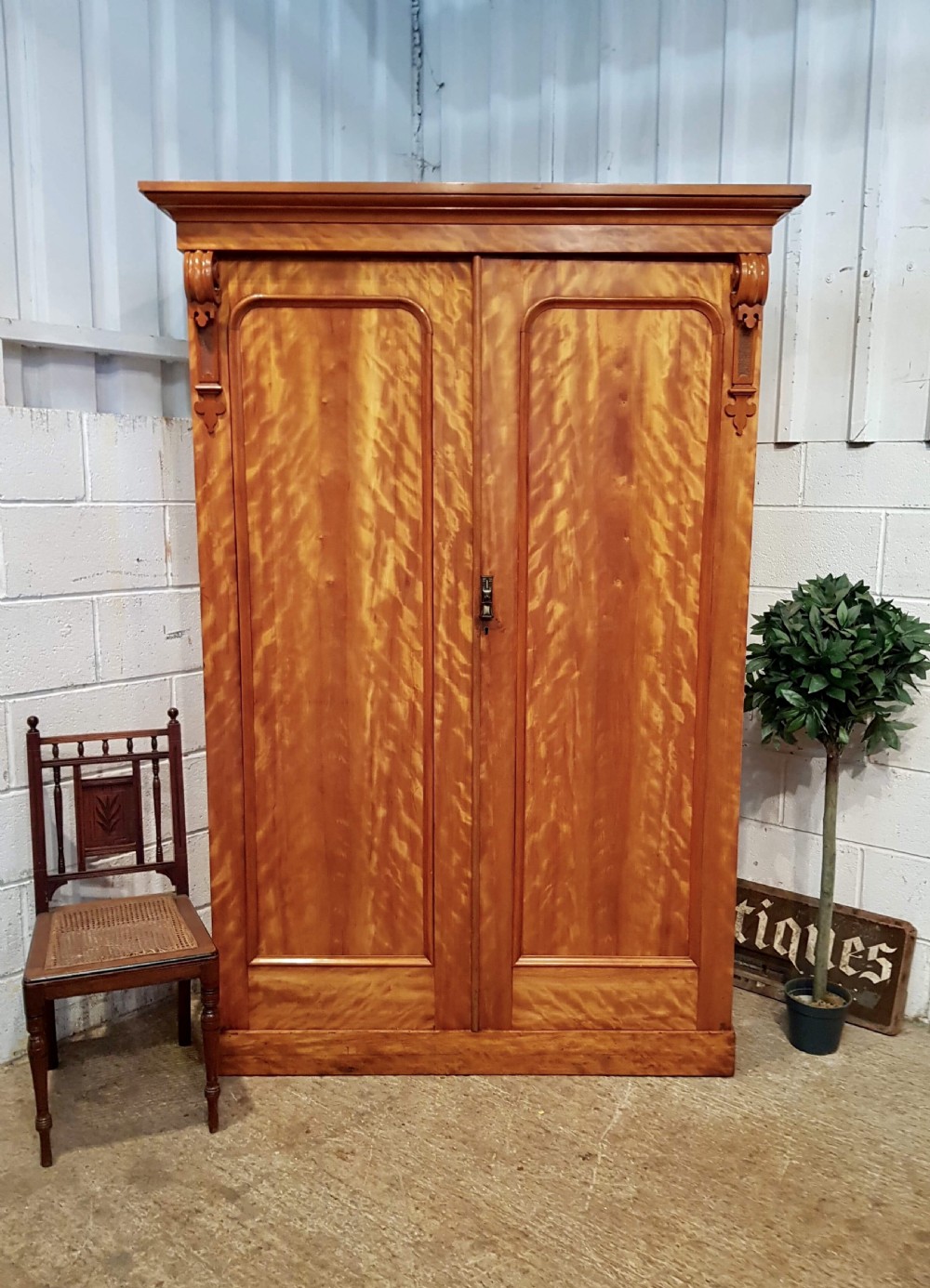 ANTIQUE VICTORIAN SATIN BIRCH DOUBLE WARDROBE COMPACTUM C1880