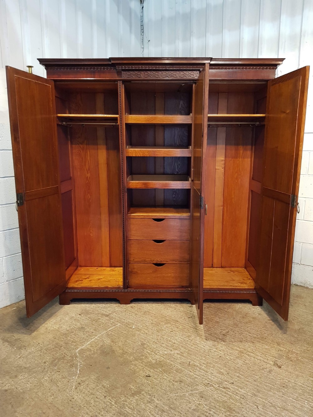 ANTIQUE EDWARDIAN MAHOGANY TRIPLE WARDROBE COMPACTUM C1900 View III