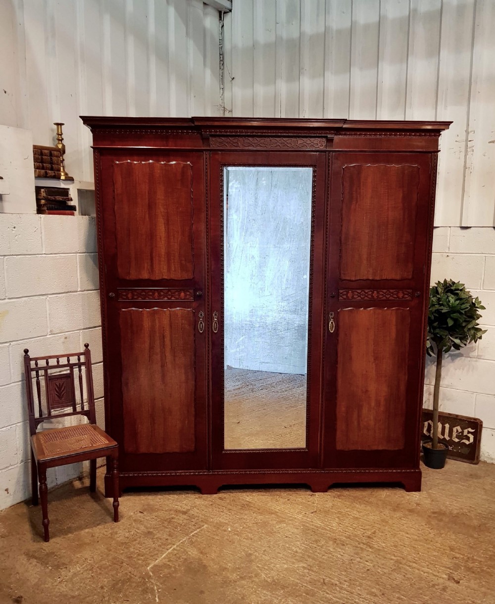 ANTIQUE EDWARDIAN MAHOGANY TRIPLE WARDROBE COMPACTUM C1900 View V