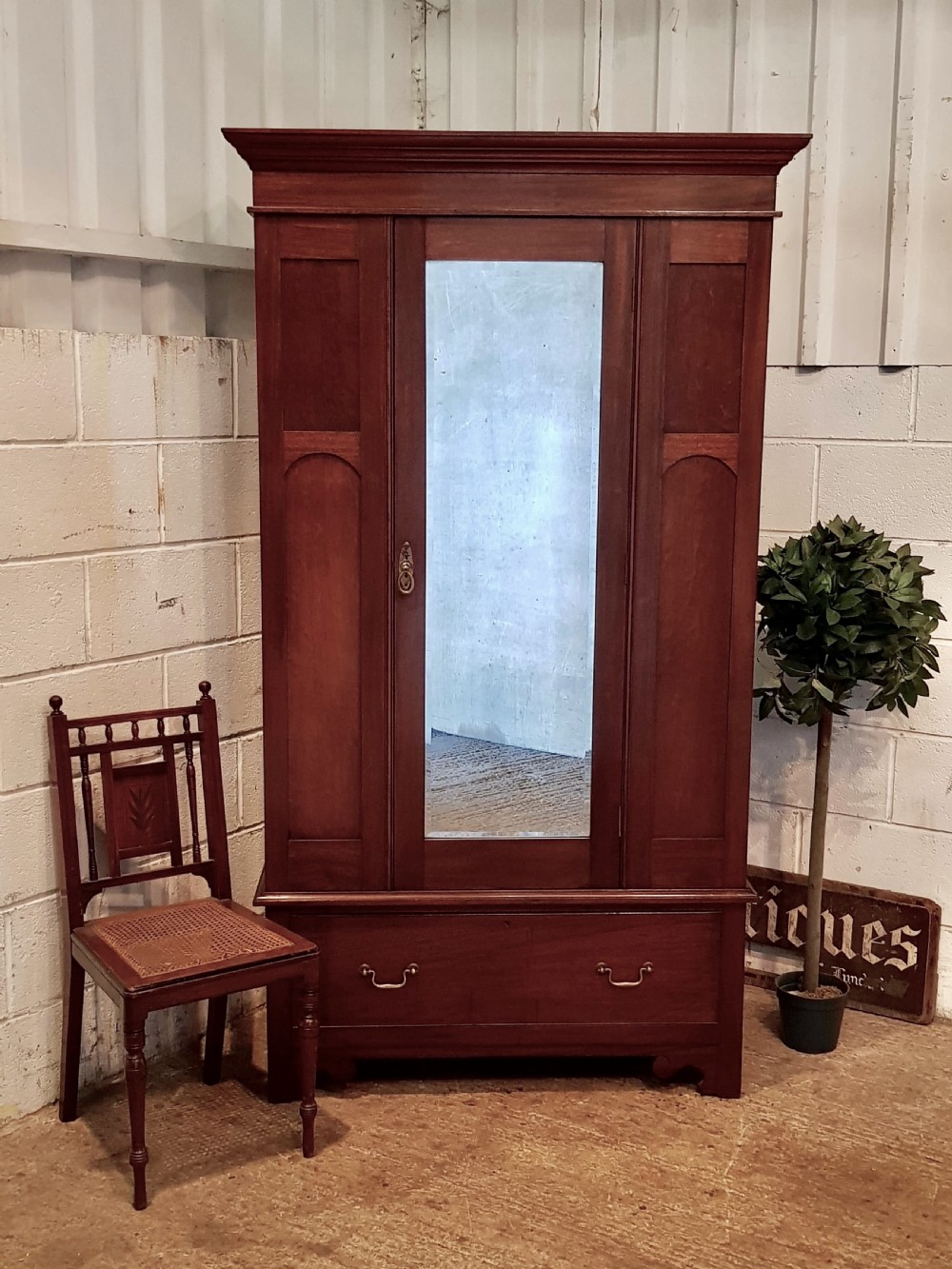 ANTIQUE EDWARDIAN SINGLE MAHOGANY WARDROBE C1900