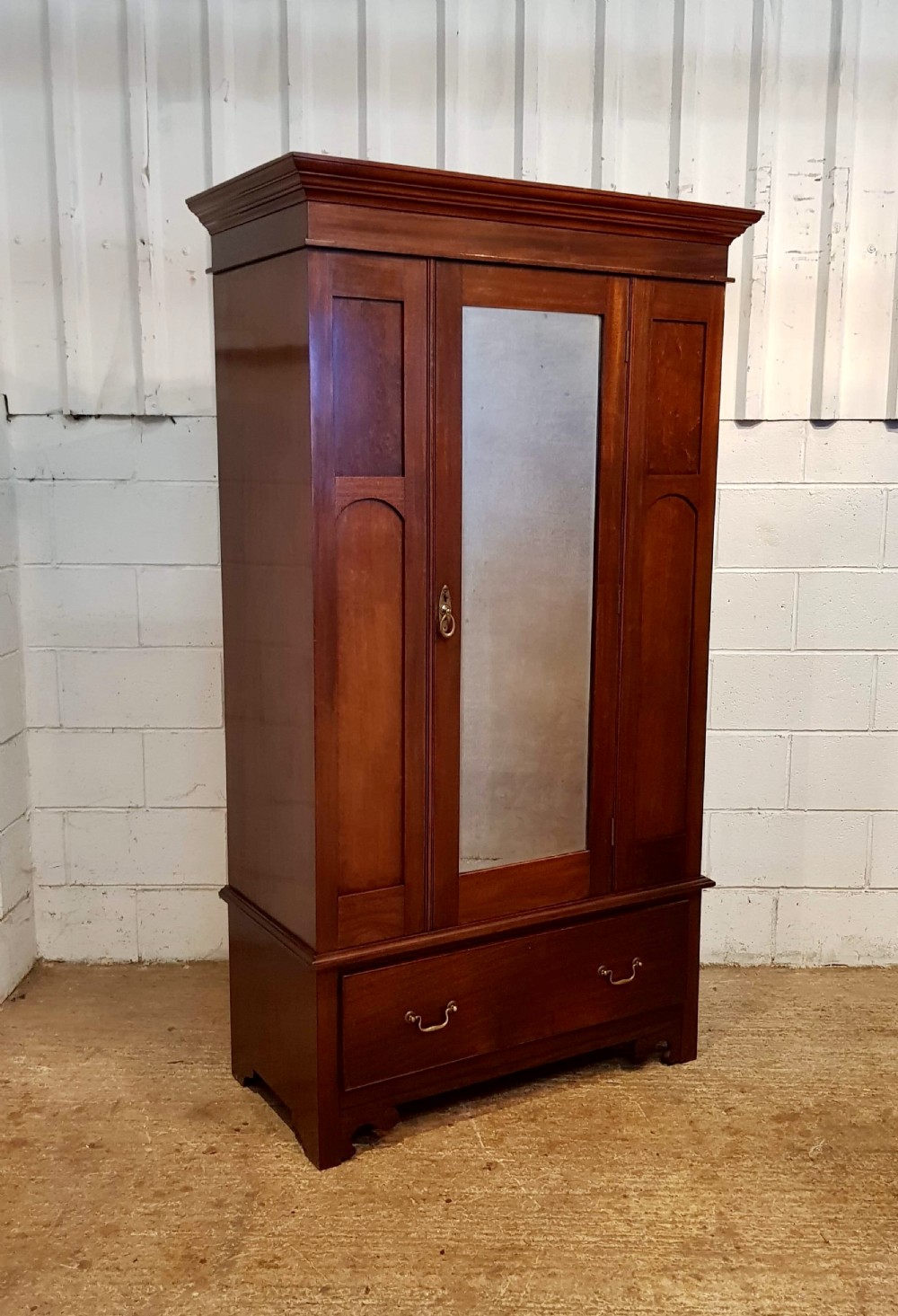 ANTIQUE EDWARDIAN SINGLE MAHOGANY WARDROBE C1900 View II